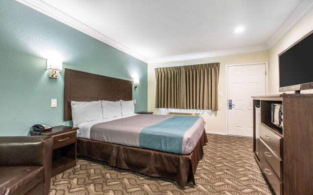 Rodeway Inn & Suites LAX