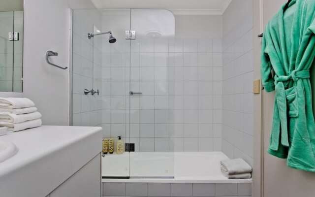 Aqua Waves Glenelg Central Studio Apt