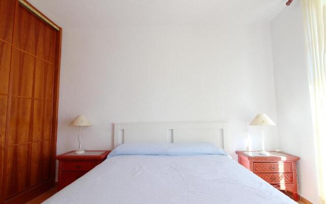 Global Properties, Adosado en la playa con piscina