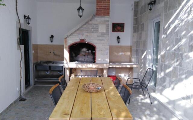 Family House LA - Krvavica