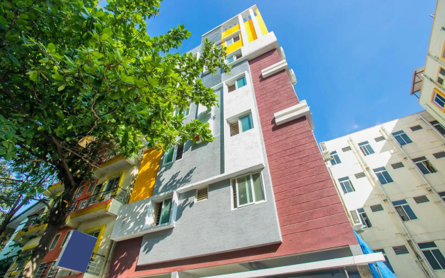 OYO 10522 Varcity Emerald