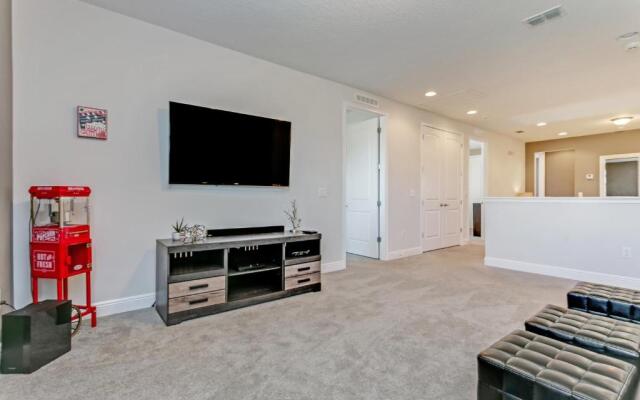 8 Bedroom Vacation Home with Pool 2114