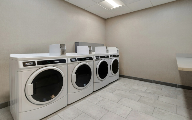 Hampton Inn & Suites Marina