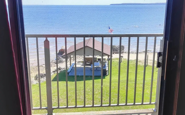 Bavarian Haus Lakefront Inn