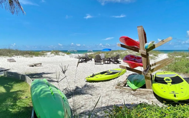 Bungalow Beach Place 5 by RedAwning