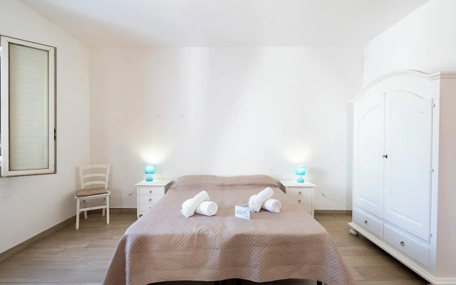 Onde Dorate in Centre, Close to Beach