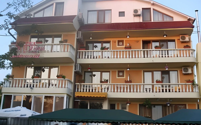 Hotel Roxy & Maryo