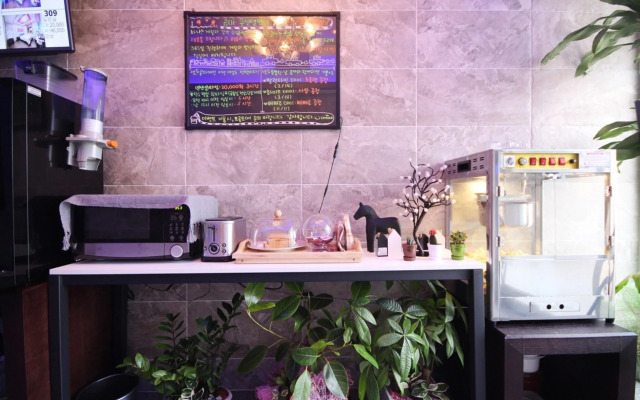 Jinju Comma Self Check-in Motel