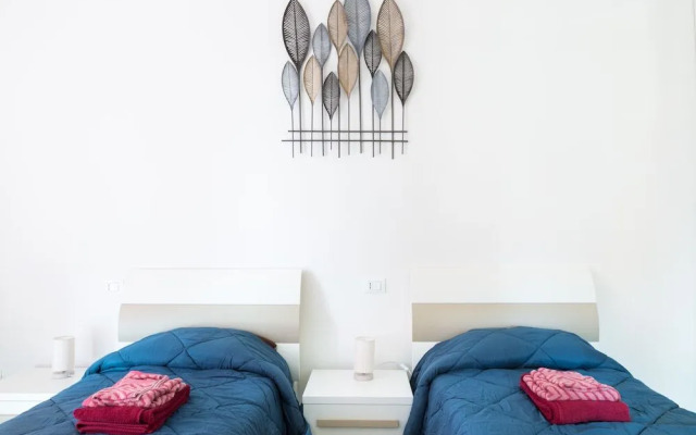 Parma Railway Station Apartment with Garage