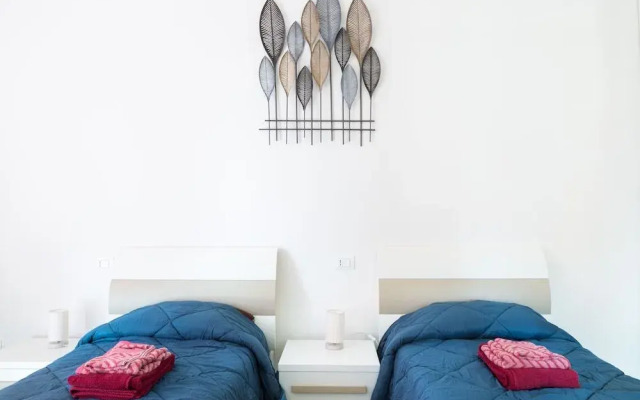 Parma Railway Station Apartment with Garage