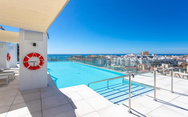 Blue Infinity Luxury Apartment by GHR Rentals