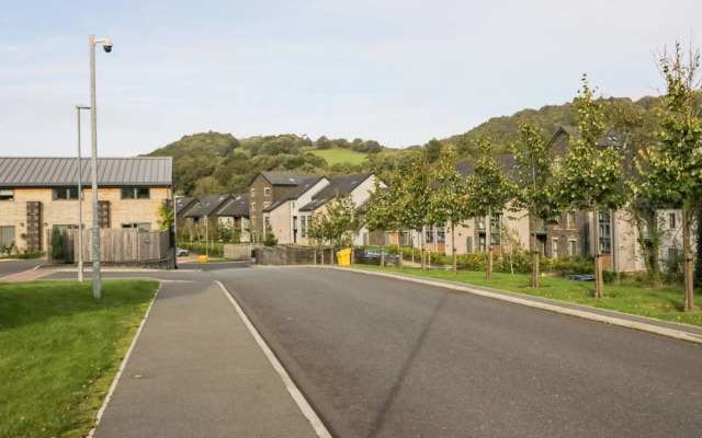 Watch Tree Apartment