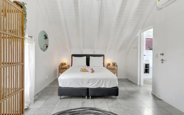 Caribbean Court Apartment Djòdjò