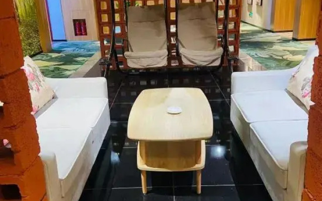 Wonderland Hotel