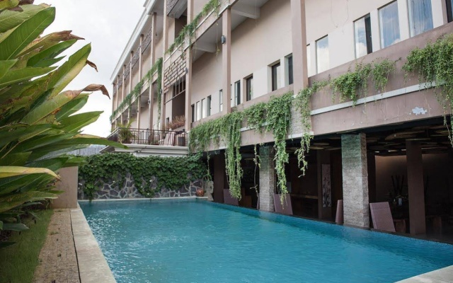 RedDoorz @ Mahendradatta – Pool – Denpasar