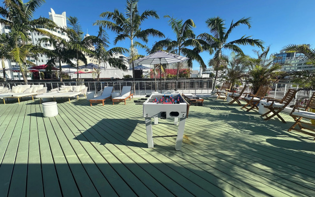 Maxines Dorset Catalina Hotel