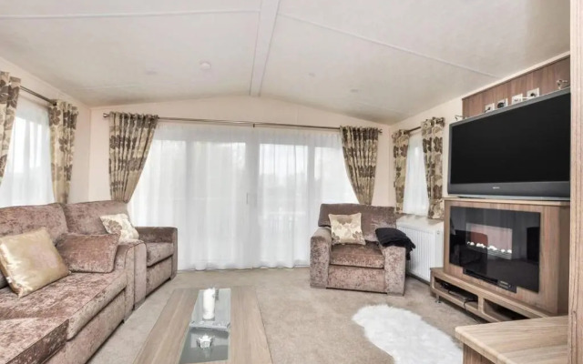 Spacious Stunning Lakeside 3 bed Holiday Home