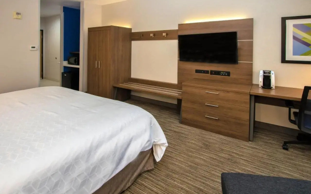Holiday Inn Express Galleria Area