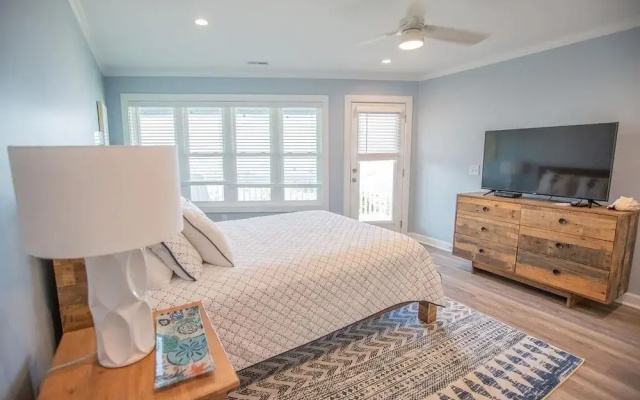 Three Girls 5 Bedroom Home by RedAwning