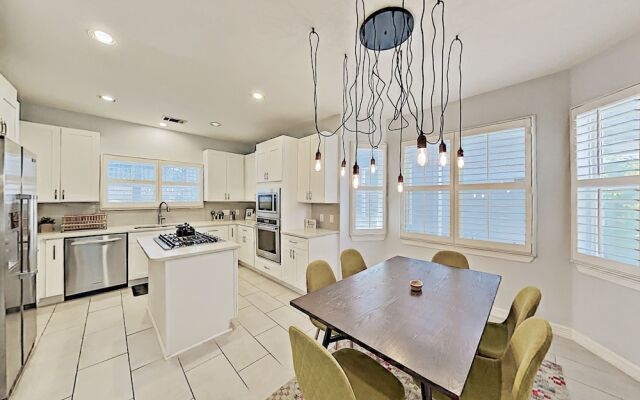 1111eriv 4 Bedroom Home