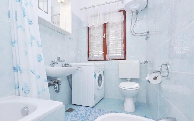 Amazing Home in Zadar With Wifi and 2 Bedrooms