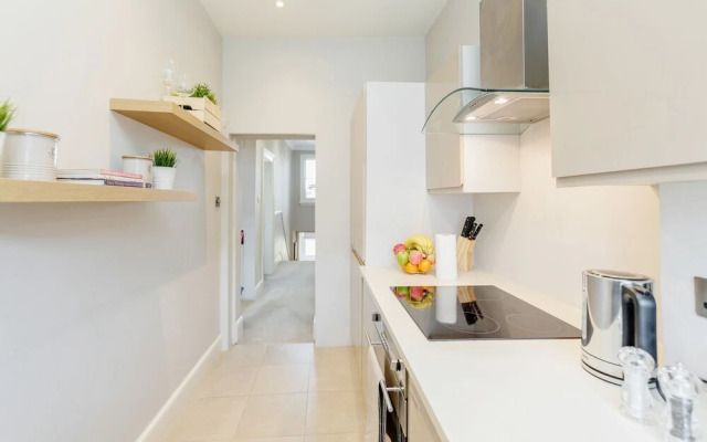 Kensington Apartment with terrace