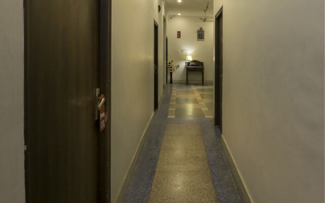 OYO Rooms Umed Club Road Rai Ka Bagh