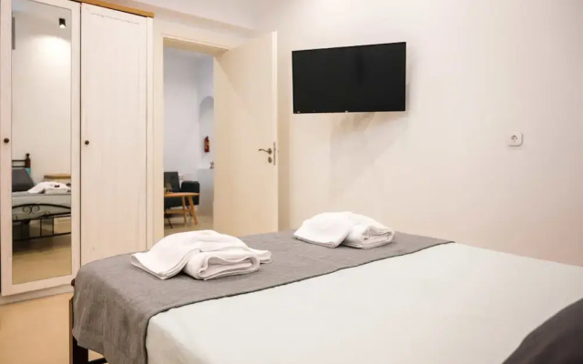 Assyr Getaway - Santorini Cozy Cycladic Retreat