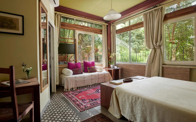 Palm Gallery Hotel