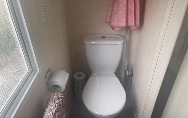 Pets Stay Free 2 Bedroom Caravan at Heacham Beach