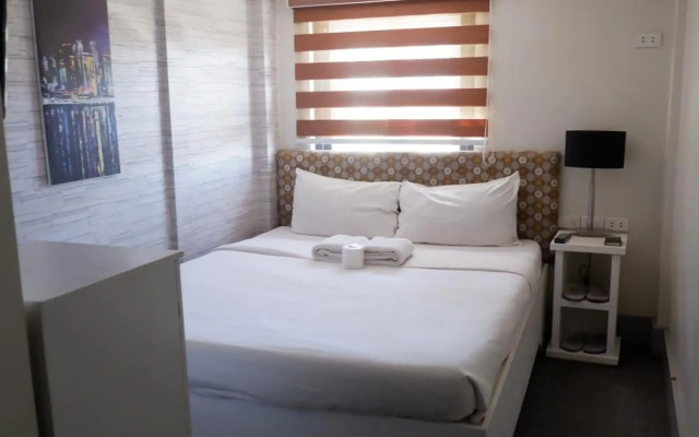 OYO 492 Sunset View Ridge Residences