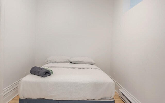Bright and Cozy 4bedr in the of Mile-end