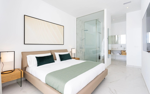 Crystal I Luxury Apartments