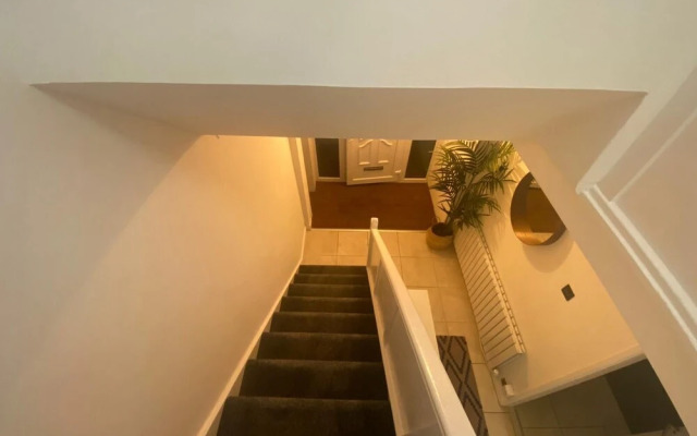 Charming 3-bed House Near Central Manchester