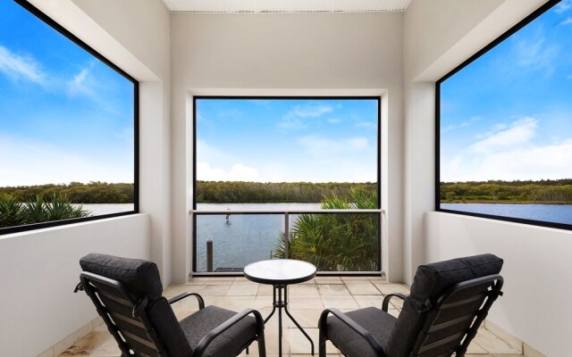 Riverview Luxury Retreat
