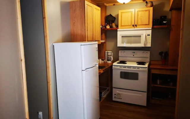 Overlook Inn & Cabins