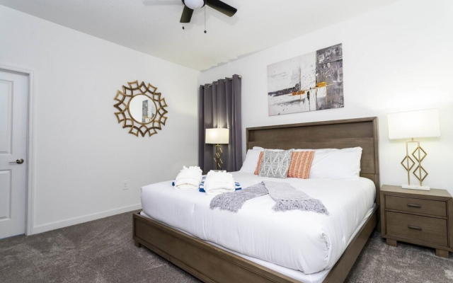 Beautiful Spacious House Near Themed Parks