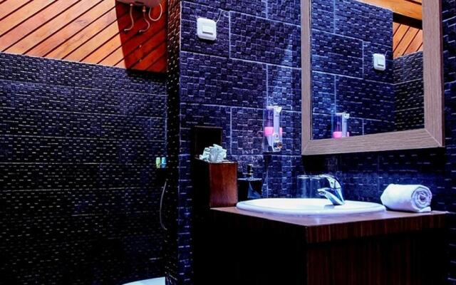 Green Tropical Village Hotel & Resort