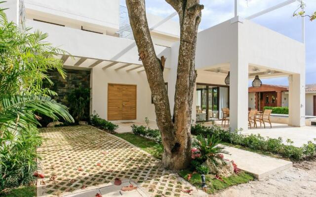 Steps to Best Beach VILLA UNICA 6Bedroom