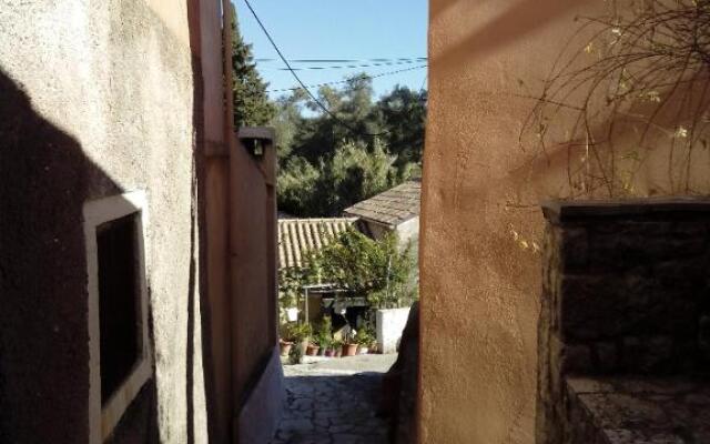 Michalis' House at Kouramades