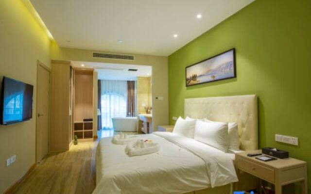 Xianhua Sandalwood Lakeside Hotel