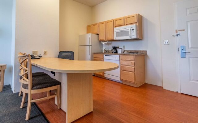 Holiday Inn Express & Suites Englewood Denver South by IHG