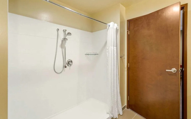 Comfort Suites Burlington Near I-5