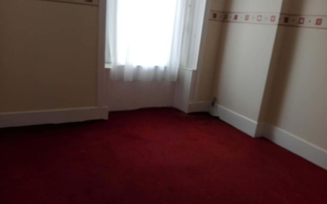 Spacious 2-bed Apartment in North of Glasgow