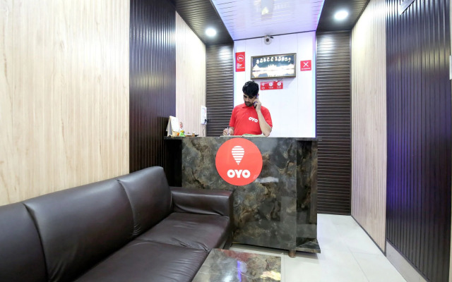 OYO 11642 Hotel Golden Grand