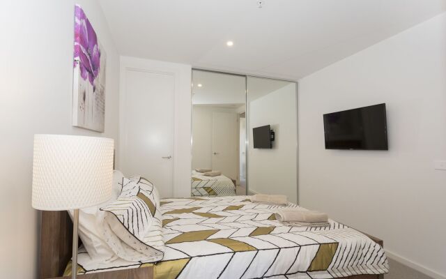 2BR Apt Wifi Infinity Pool St Kilda