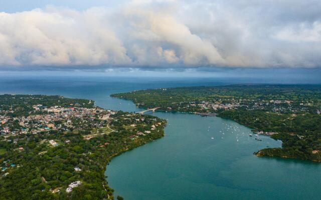 Distant Relatives Ecolodge & Backpackers