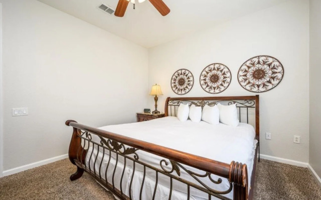 Beautiful Vista Cay Lakeview Condo - 1019