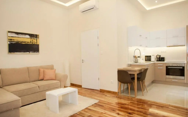 Robinia Apartment