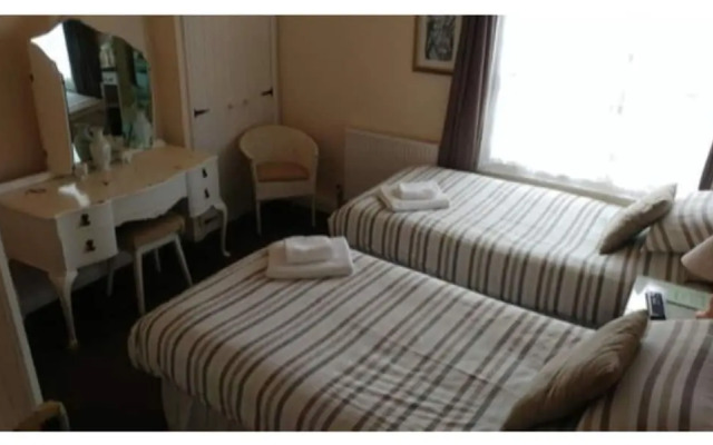 The Three Horseshoes - Inn